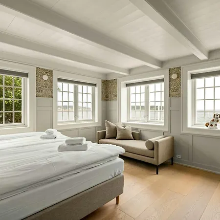 Historic Customs House On Merdo From 1650 * Veden