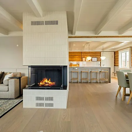 Historic Customs House On Merdo From 1650