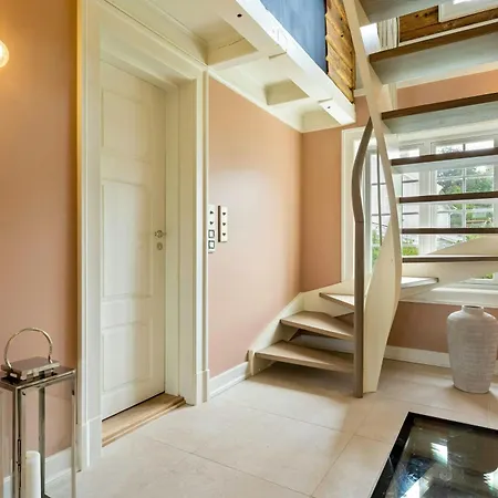 Historic Customs House On Merdo From 1650